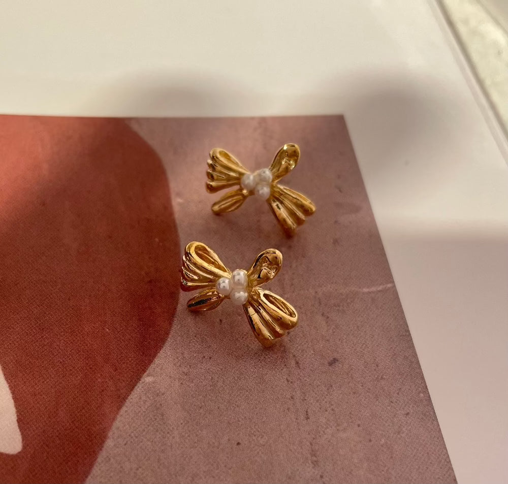 Elegant bow earring with small beads at its center