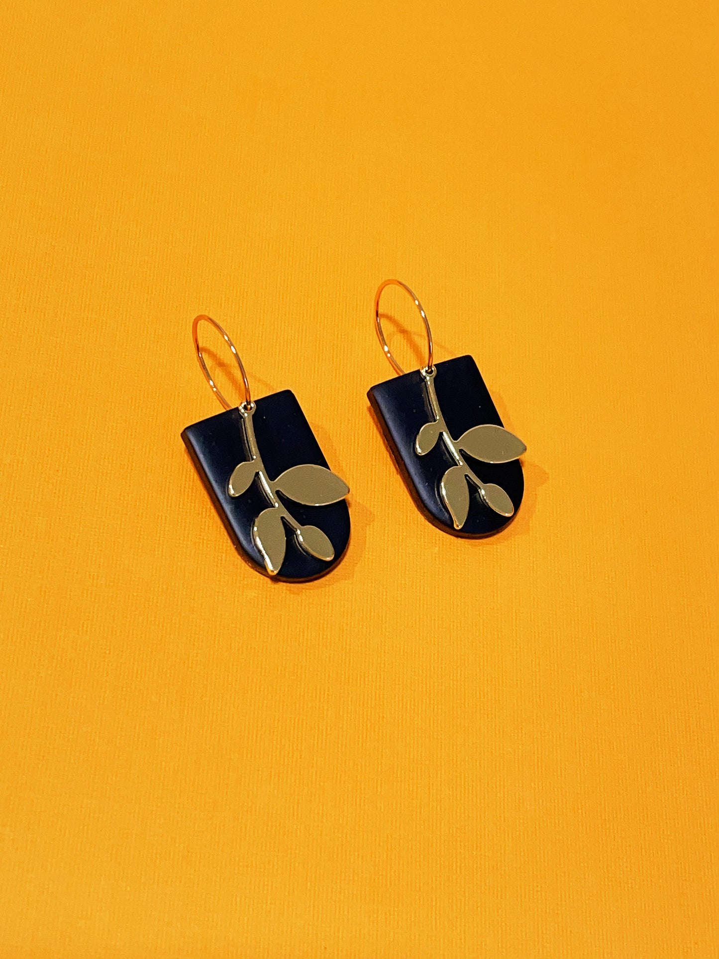 OLIVIA-Luxe Leaf Arc Earrings